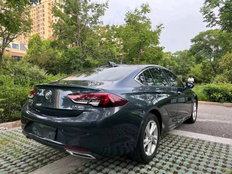 淮南21年别克君威5