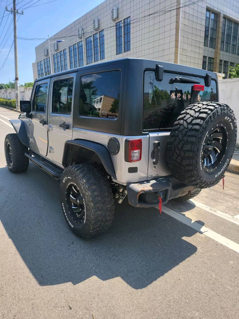 洛陽16年Jeep牧馬人8