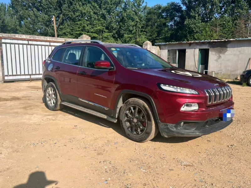 青岛16年Jeep自由光3