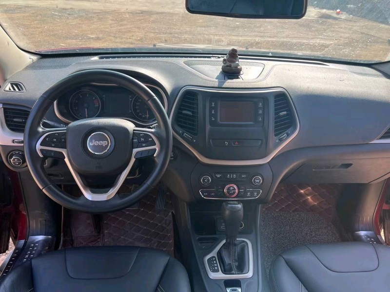 青岛16年Jeep自由光7