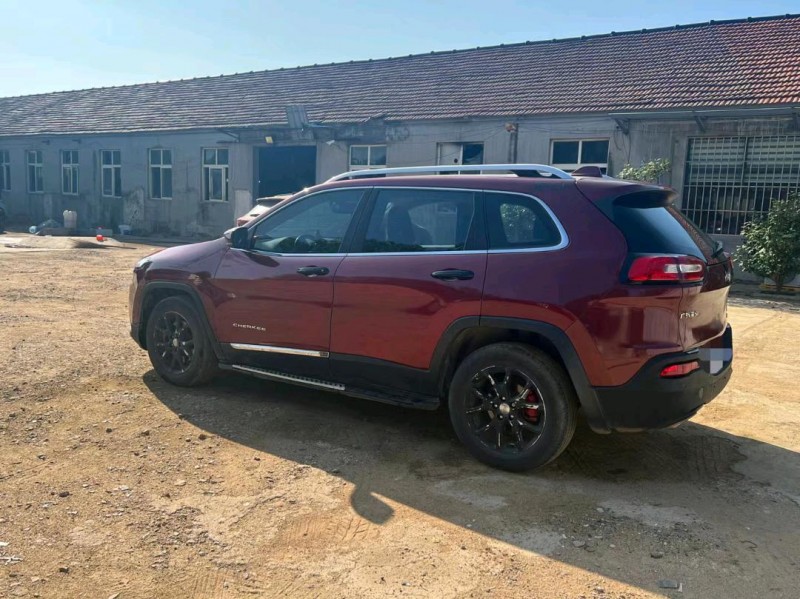 青岛16年Jeep自由光8