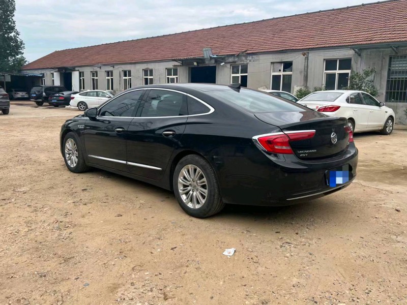 青岛17年别克君越9