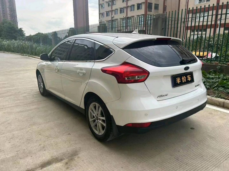 宜昌17年福特福克斯5