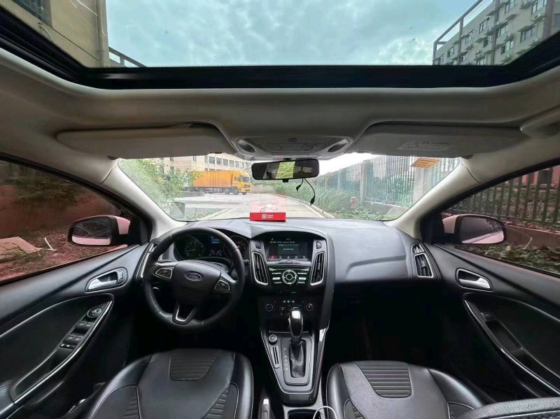 宜昌17年福特福克斯7