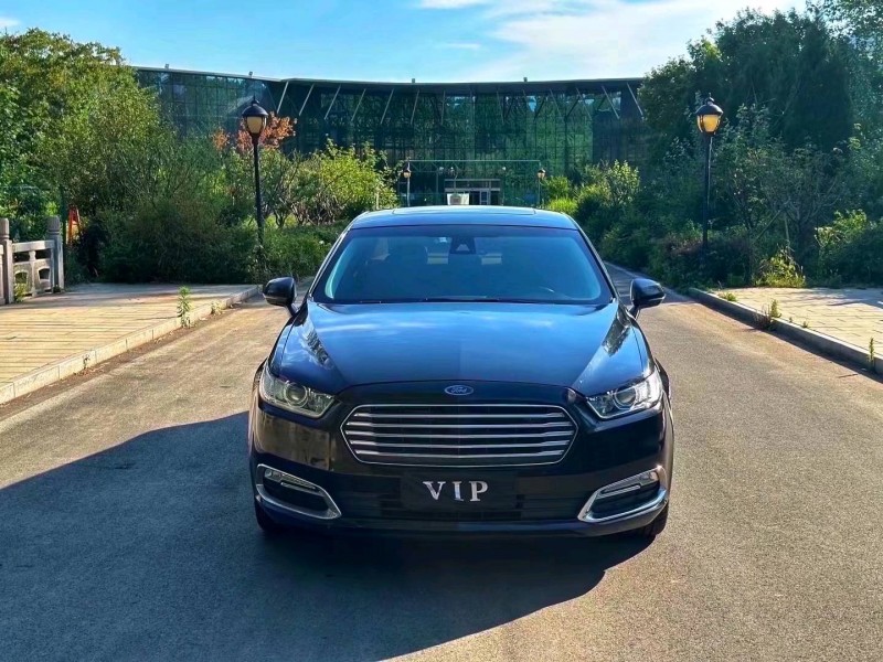 济南16年福特金牛座1