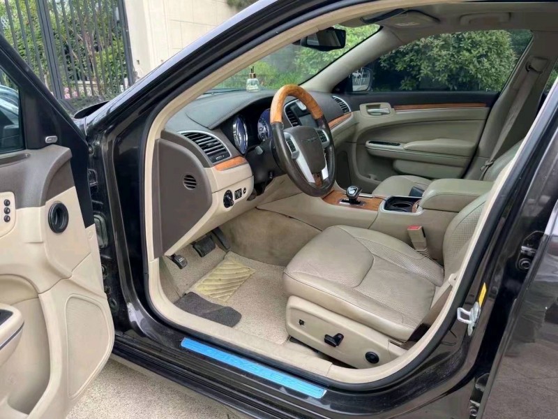 枣庄14年克莱斯勒300C8