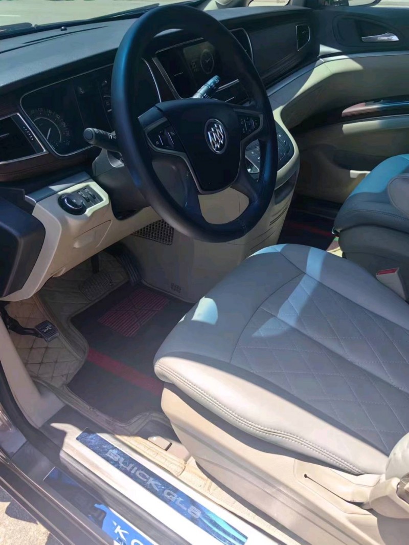 保定18年别克GL86