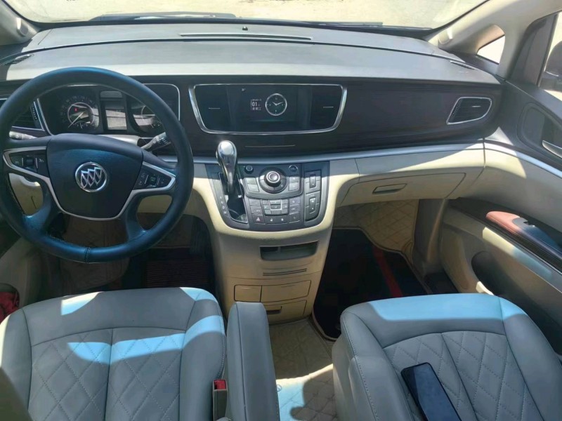 保定18年别克GL87