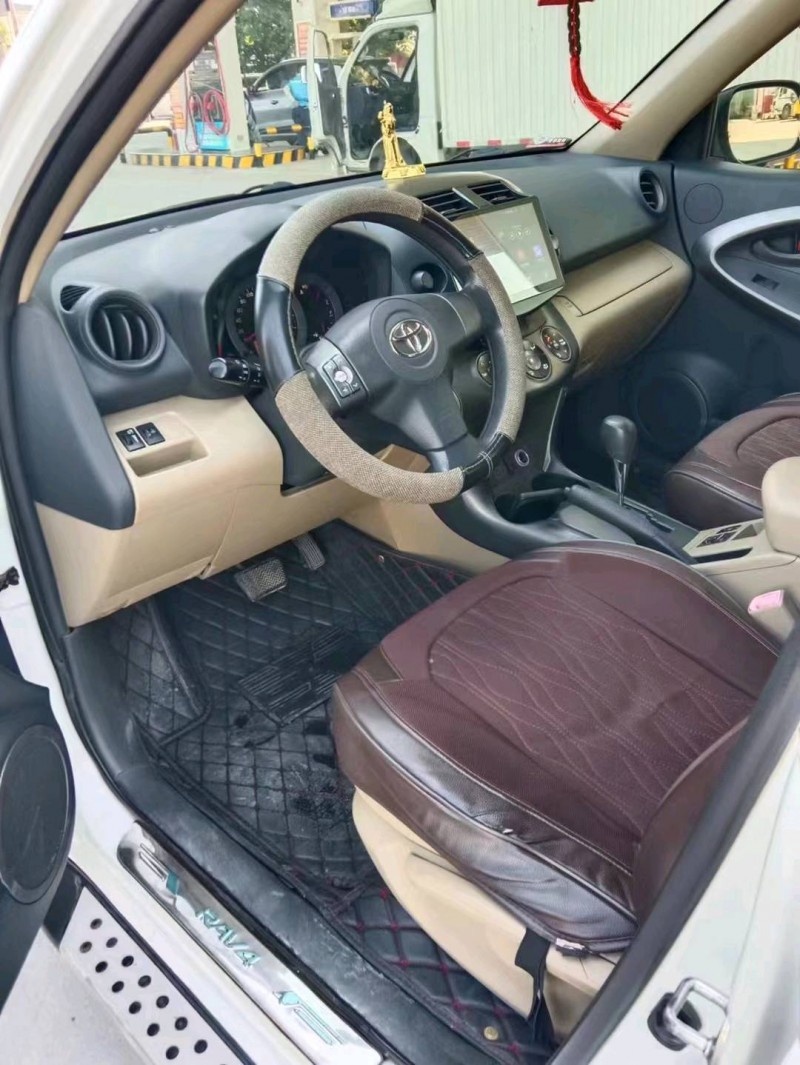 保定13年丰田RAV4荣放4