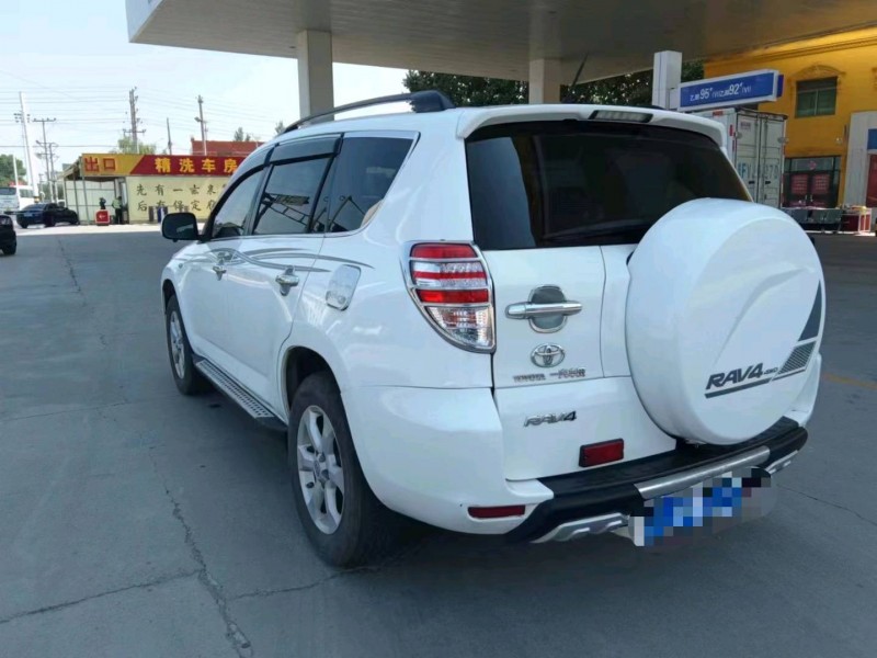 保定13年丰田RAV4荣放7