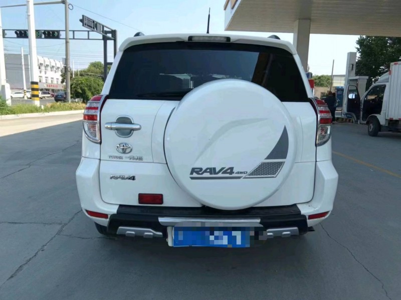 保定13年丰田RAV4荣放8