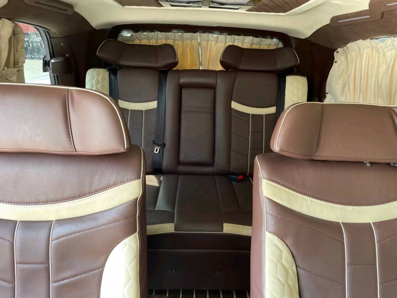 广州19年奔驰威霆8