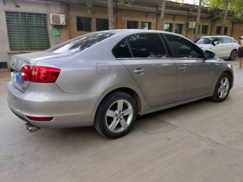 保定13年大众速腾5