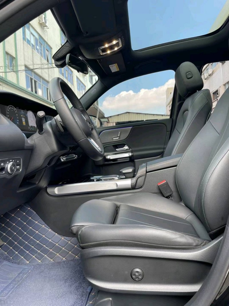 中山22年奔驰GLB8