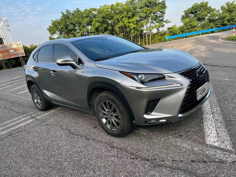宜昌20年雷克萨斯NX4