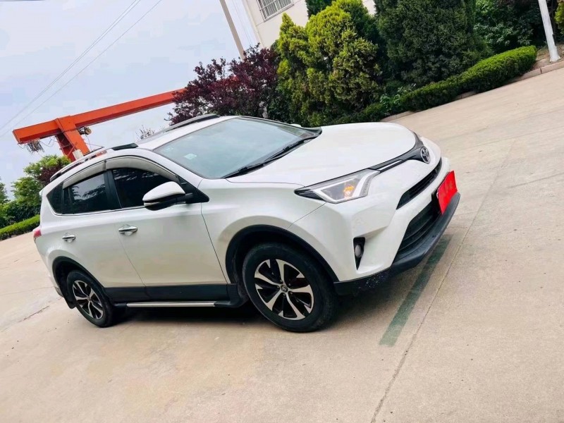 东营18年丰田RAV42