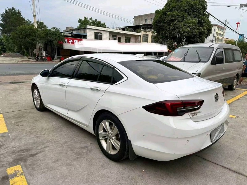 衡阳18年别克君威7