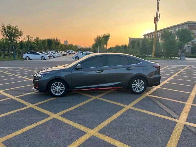 汕頭21年長安汽車銳程CC7