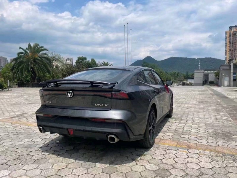 重慶23年長安汽車UNI-V4