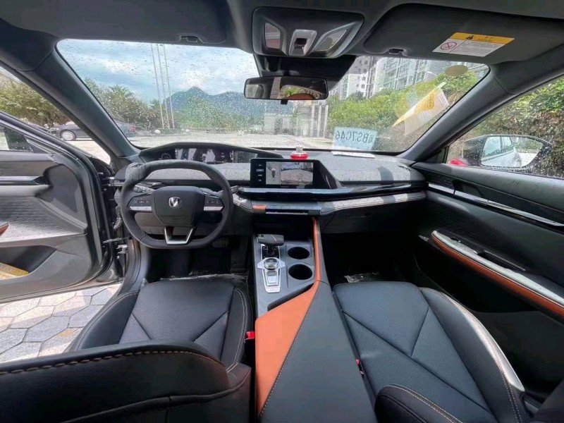重慶23年長安汽車UNI-V5