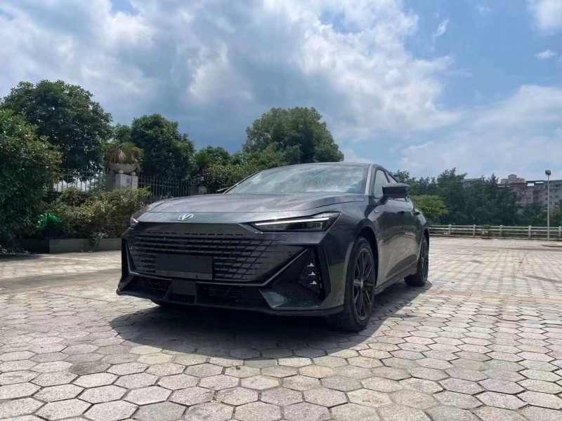 重慶23年長安汽車UNI-V6