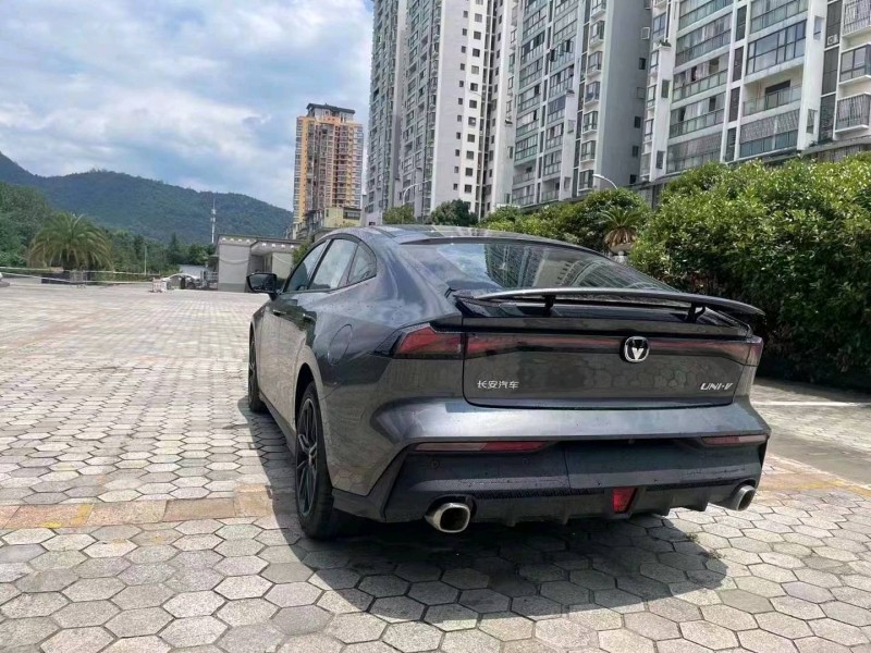 重慶23年長安汽車UNI-V7
