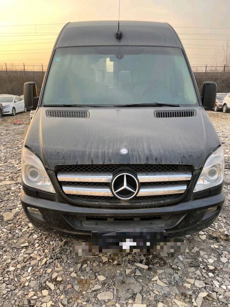 临沂12年奔驰斯宾特1