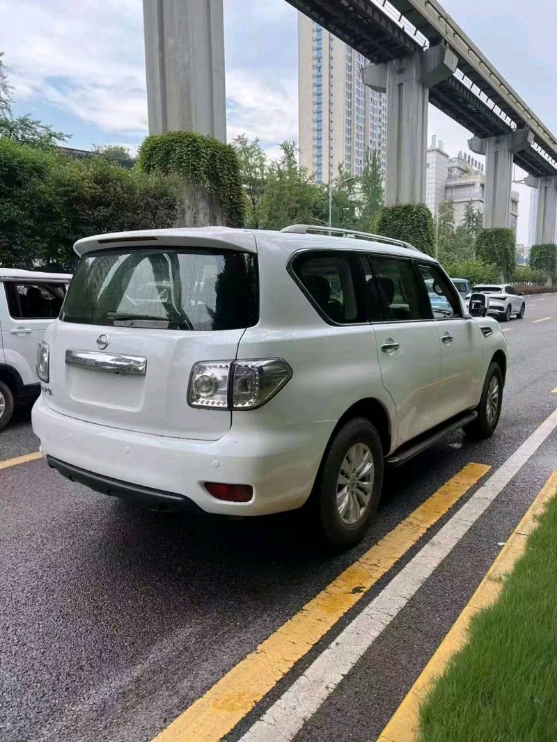 重庆17年日产途乐7