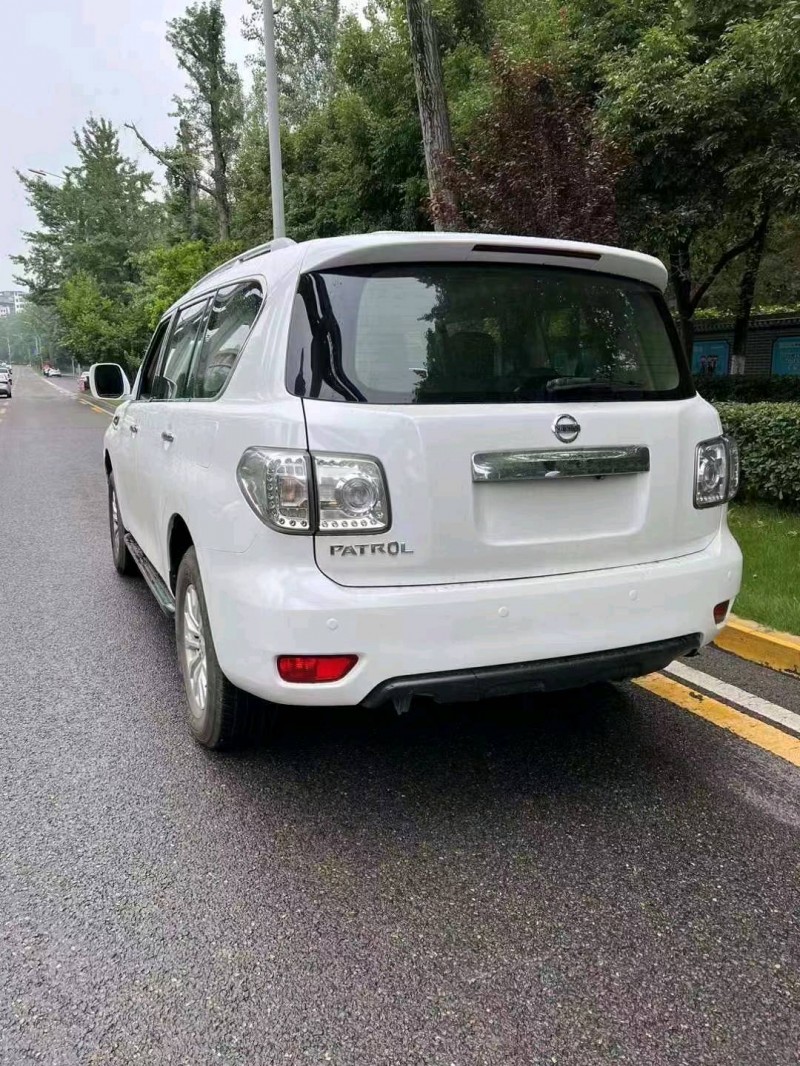 重庆17年日产途乐8