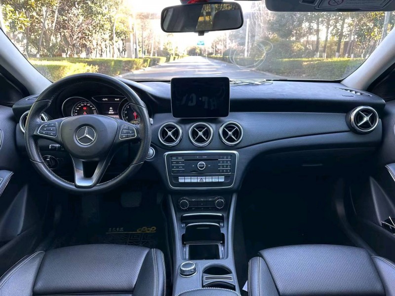 徐州18年奔驰GLA7