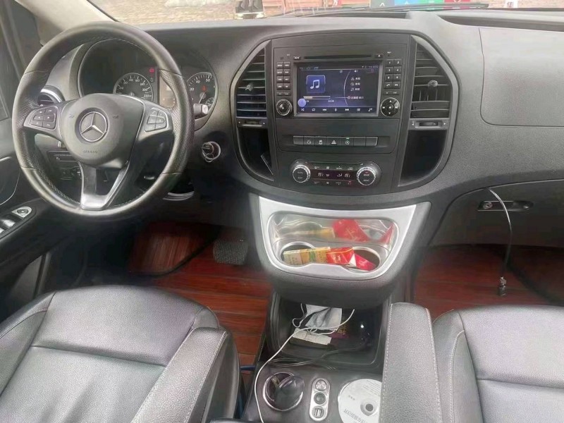 重庆17年奔驰威霆5