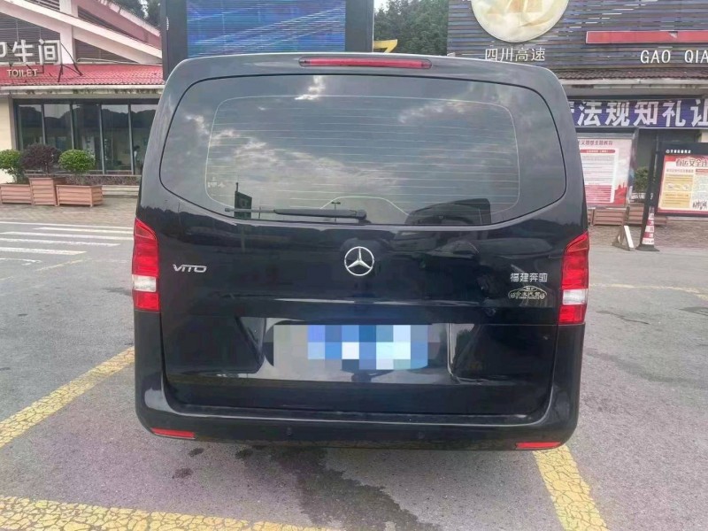 重庆17年奔驰威霆6