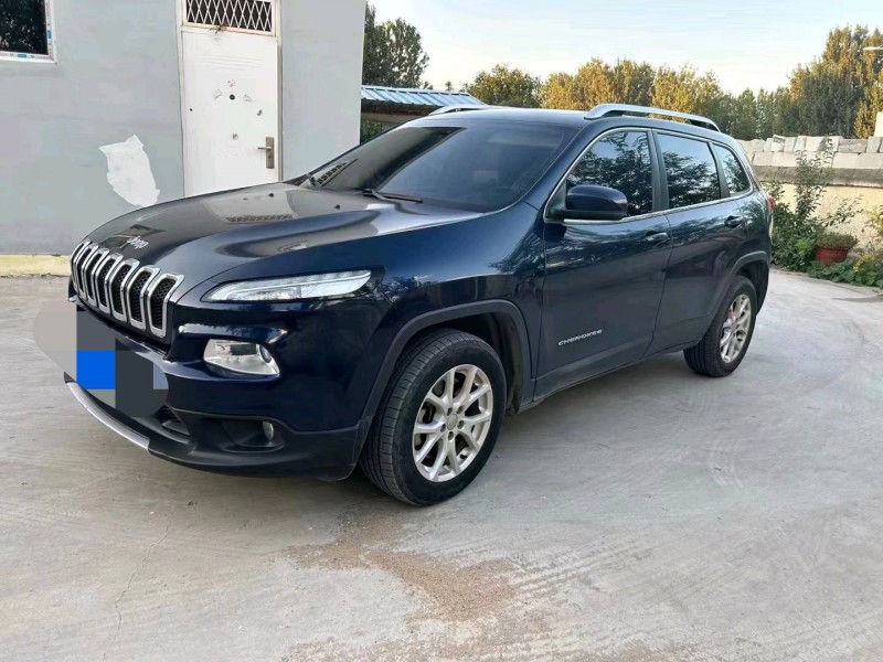 枣庄17年Jeep自由光6