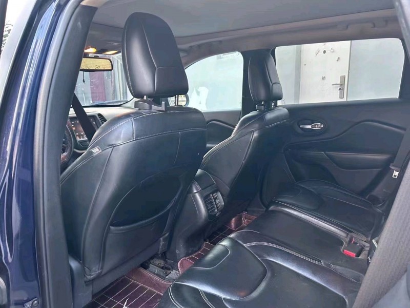 枣庄17年Jeep自由光7