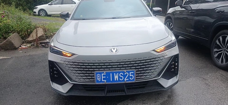濰坊22年長安汽車UNI-V1