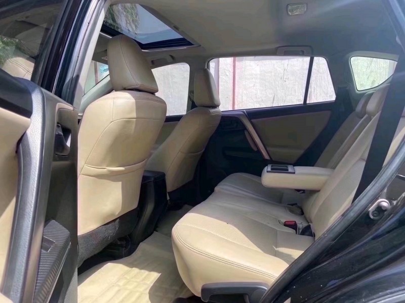 青岛16年丰田RAV4荣放4