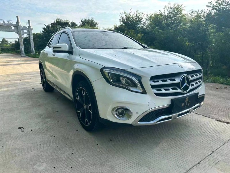 常州18年奔驰GLA3