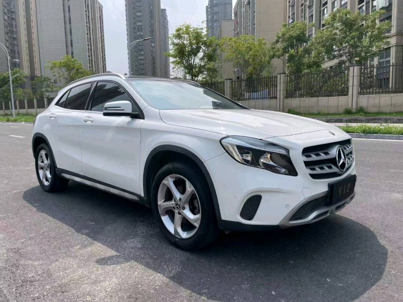 常州18年奔驰GLA3