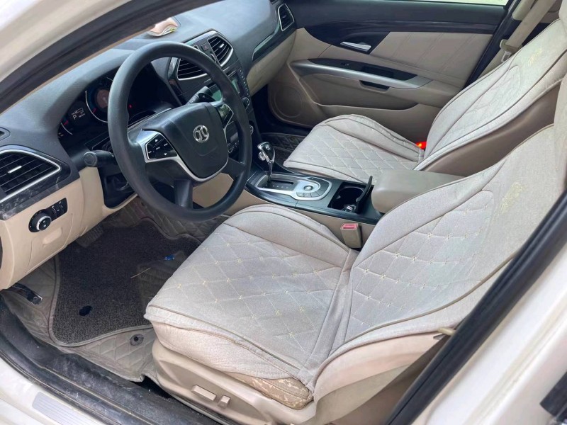 济宁16年北汽绅宝D704