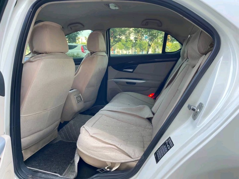 济宁16年北汽绅宝D706