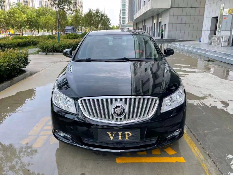 济宁12年别克君越1