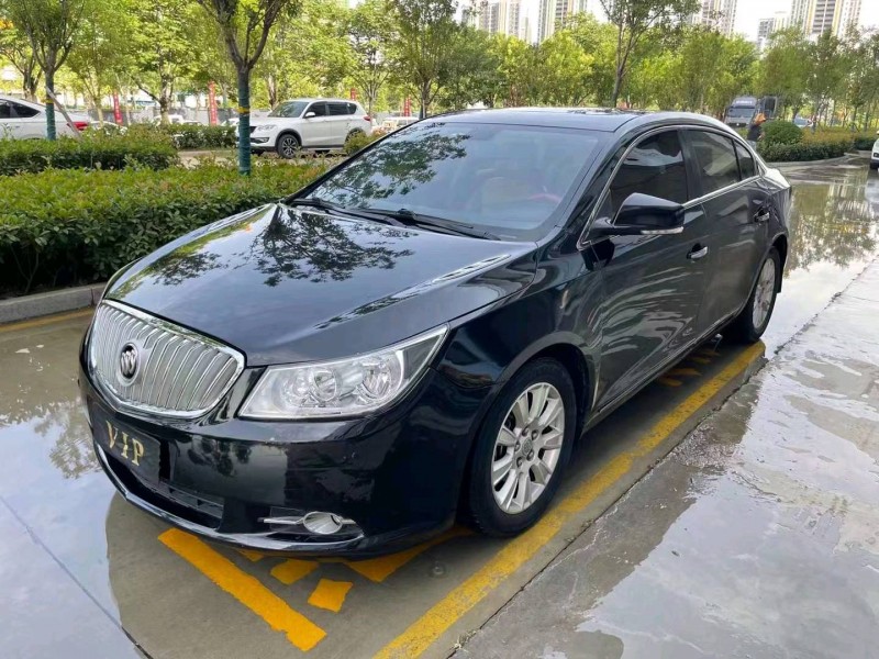 济宁12年别克君越2