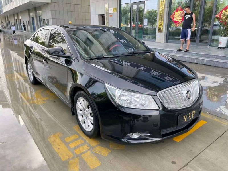 济宁12年别克君越3