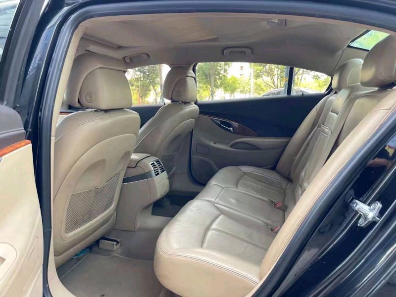 济宁12年别克君越4