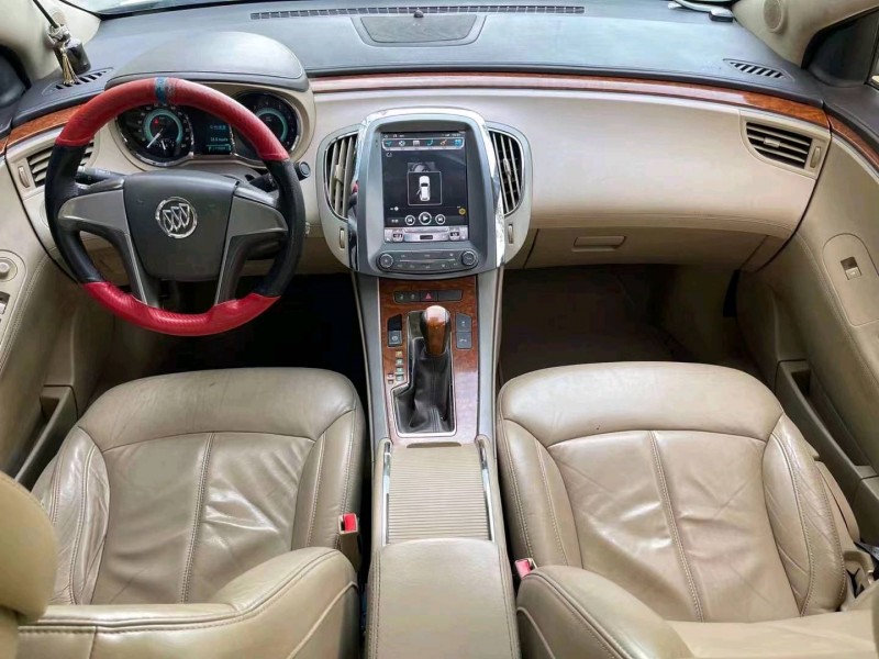 济宁12年别克君越5