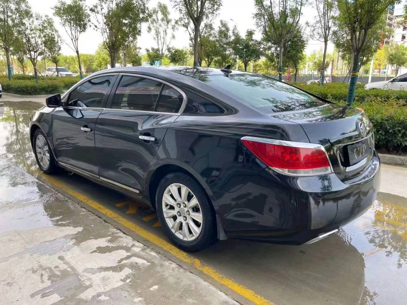 济宁12年别克君越7