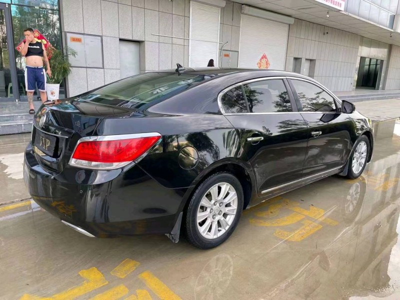 济宁12年别克君越8