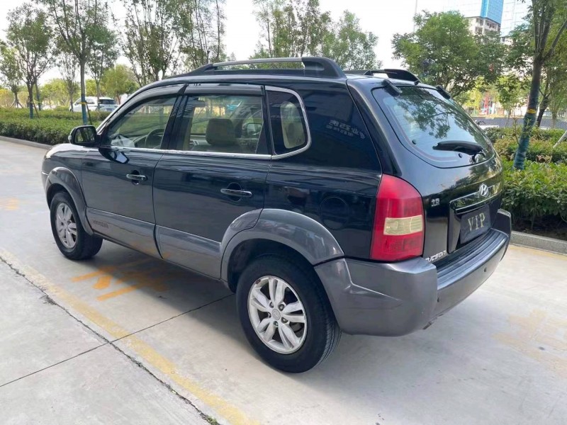 济宁11年现代途胜7