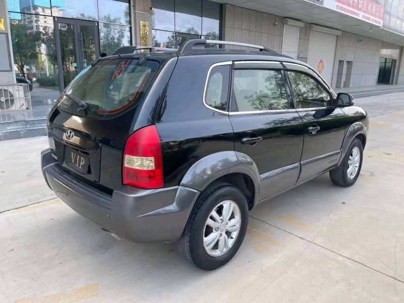 济宁11年现代途胜8