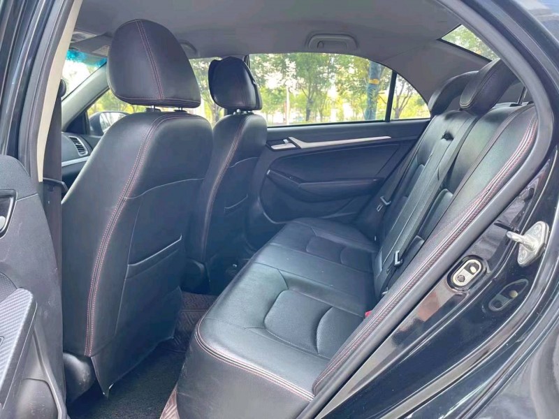 济宁16年吉利帝豪4